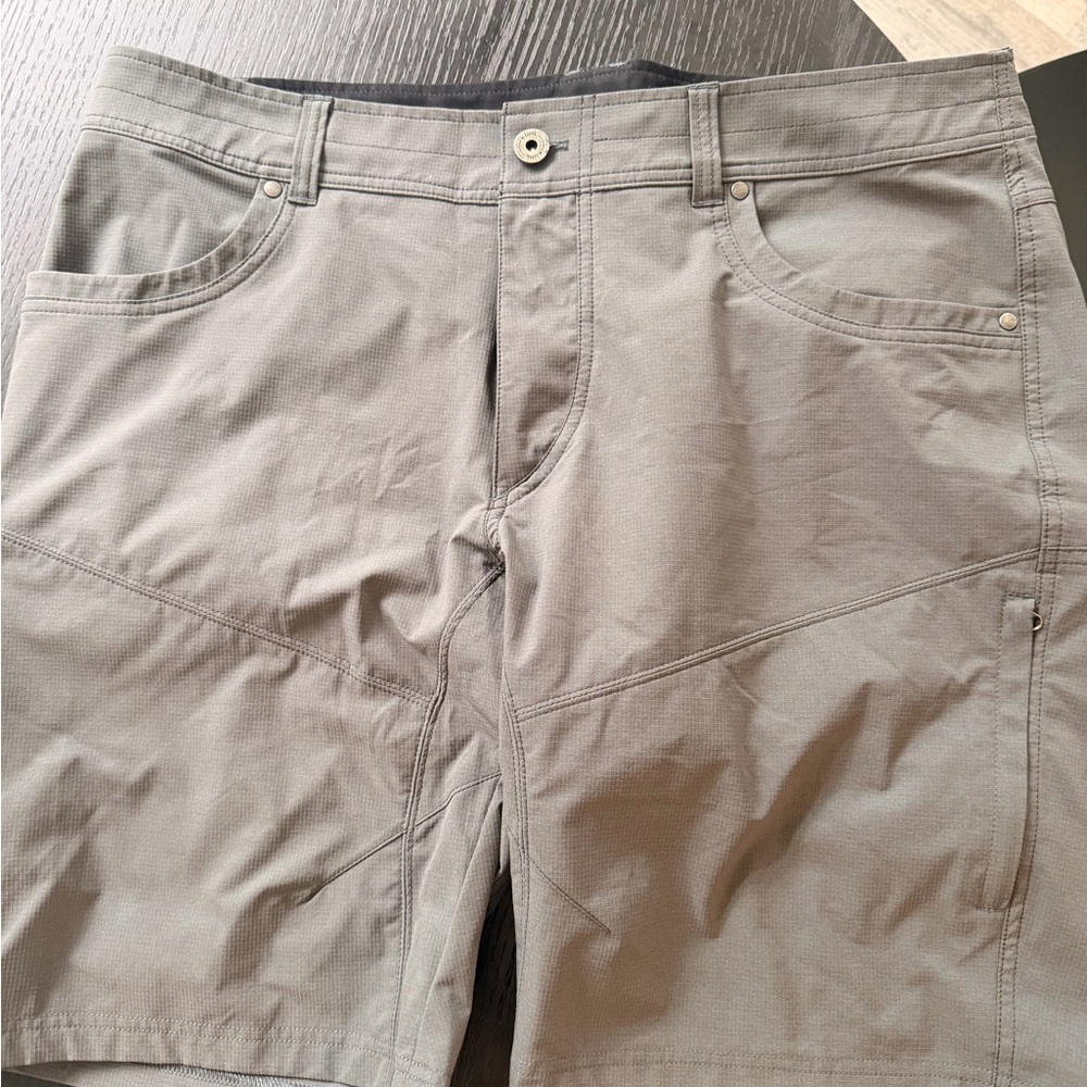 Kuhl Men's Khaki Green Utility Shorts - Modern Casual Fit